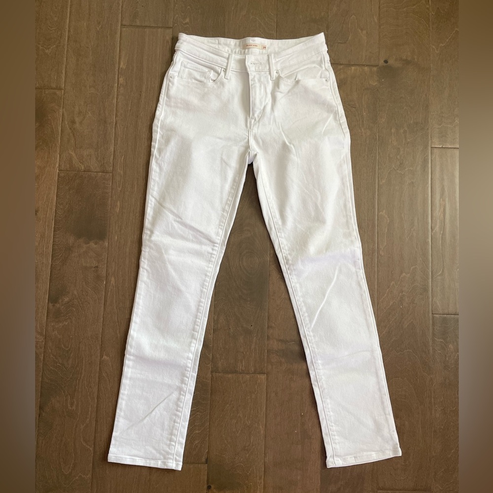 White Levi’s  👌🏼